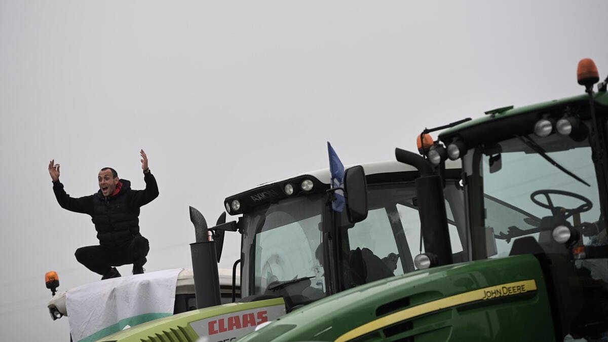 Agricoltori in Bulgaria protestano contro le importazioni di grano dall'Ucraina