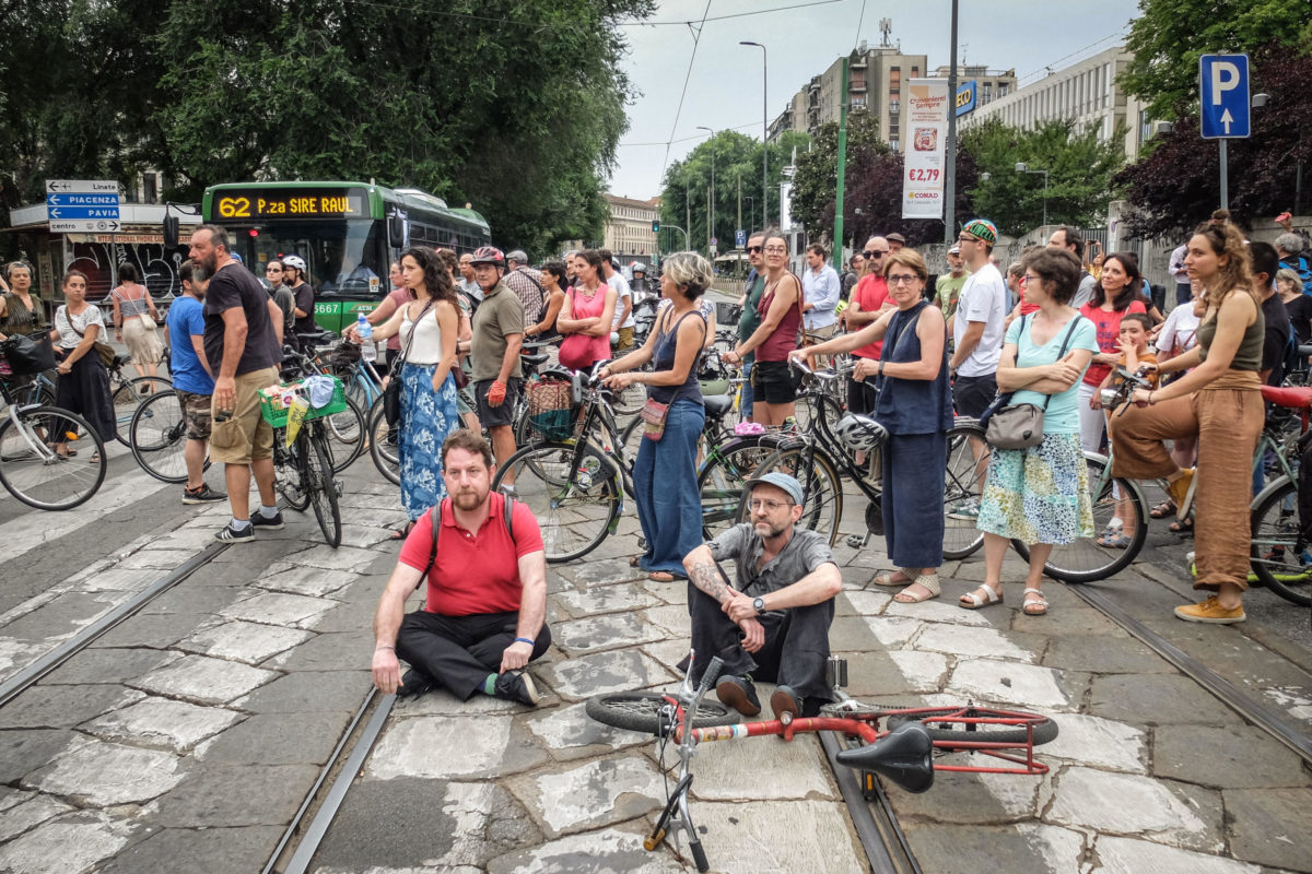 protesta ciclisti milano incidente bicicletta