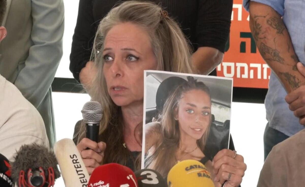 Keren Sherf Shem, la madre di Mia, la ragazza franco-israeliana rapita da Hamas, 17 ottobre 2023 (Ansa)