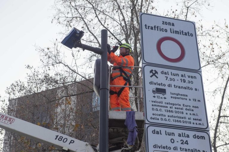 L’Area B a Milano (forse) non funziona, ma non c’è nessuna “emergenza smog”