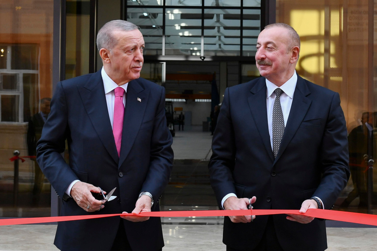 Il presidente turco Recep Tayyip Erdogan con il suo omologo dittatore dell’Azerbaigian, Ilham Aliyev