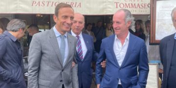 Il presidente del Veneto, Luca Zaia, e il presidente della Regione Friuli Venezia Giulia, Massimiliano Fedriga, 29 settembre 2022 (Ansa)