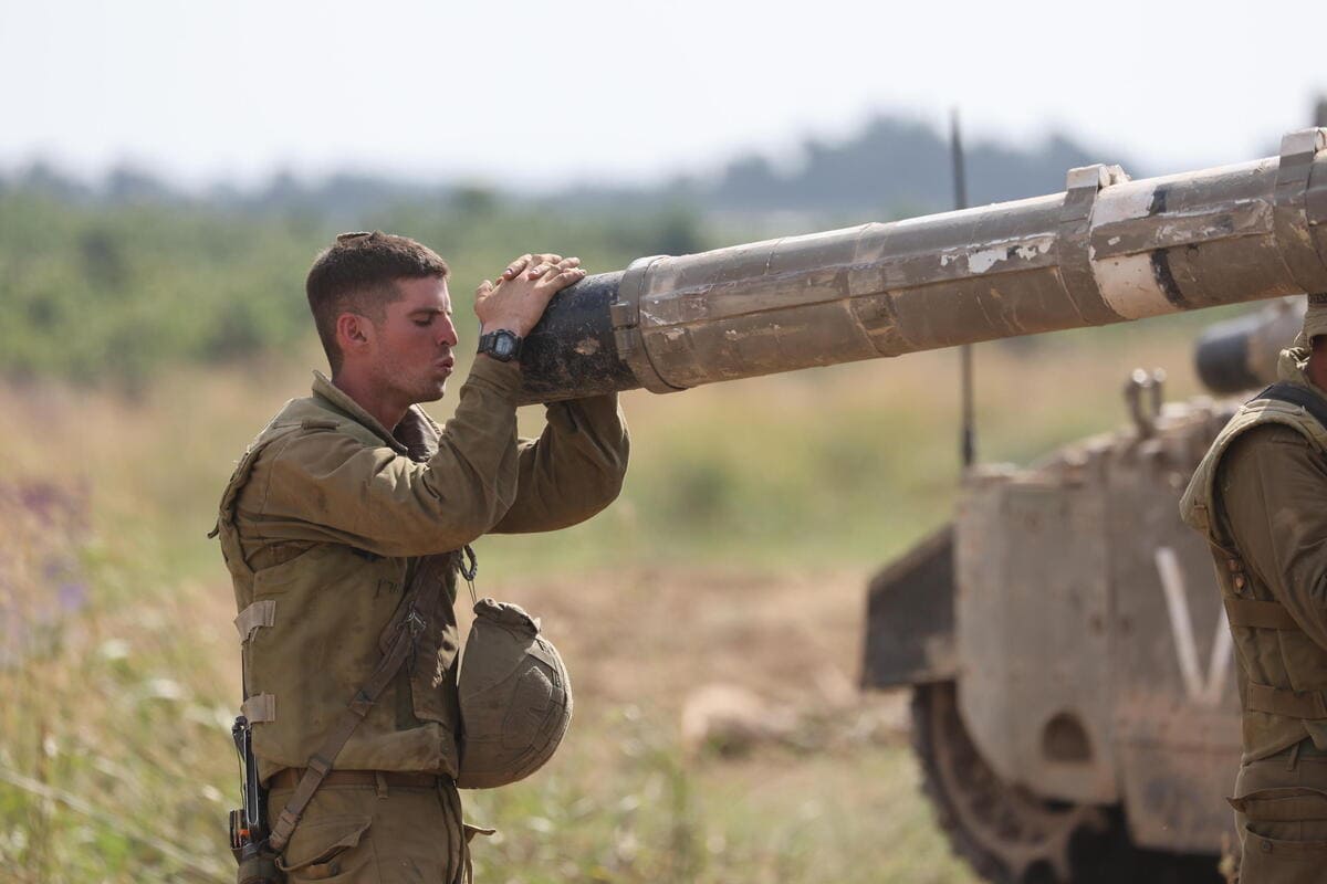 Soldato Israeliano presso il confine con Gaza, 19 ottobre 2023 (Ansa).
