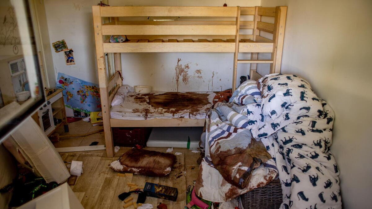 La camera di un bambino nel kibbutz di Nir Oz dopo l'attacco di Hamas 