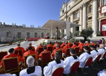 Papa Francesco durante il Concistoro ordinario pubblico per la creazione di 21 nuovi cardinali, Roma, 30 settembre 2023 (Ansa)