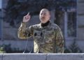 Aliyev parla durante la parata militare dell'Azerbaigian a Stepanakert
