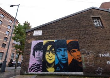 Murale dedicato ai Beatles, Liverpool, 2 novembre 2023 (Ansa)