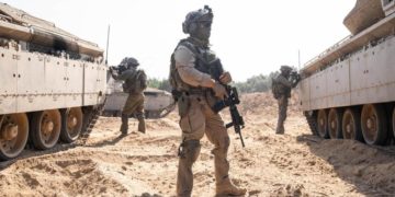 Esercito israeliano presso la Striscia di Gaza, 2 novembre 2023 (Ansa)