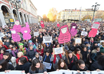 Corteo a Torino nella giornata contro la violenza sulle donne, segnata quest’anno dall’assassinio di Giulia Cecchettin, 25 novembre 2023