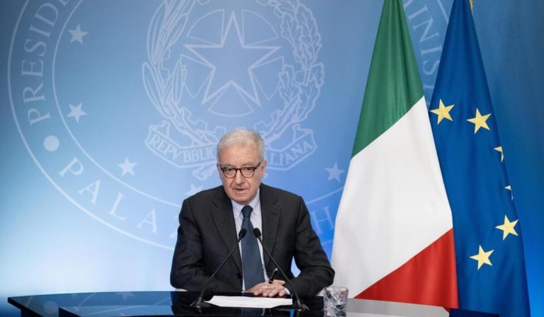 Mantovano: «Governo stabile ed europeista, la solidarietà dell’Albania un esempio per tutti»