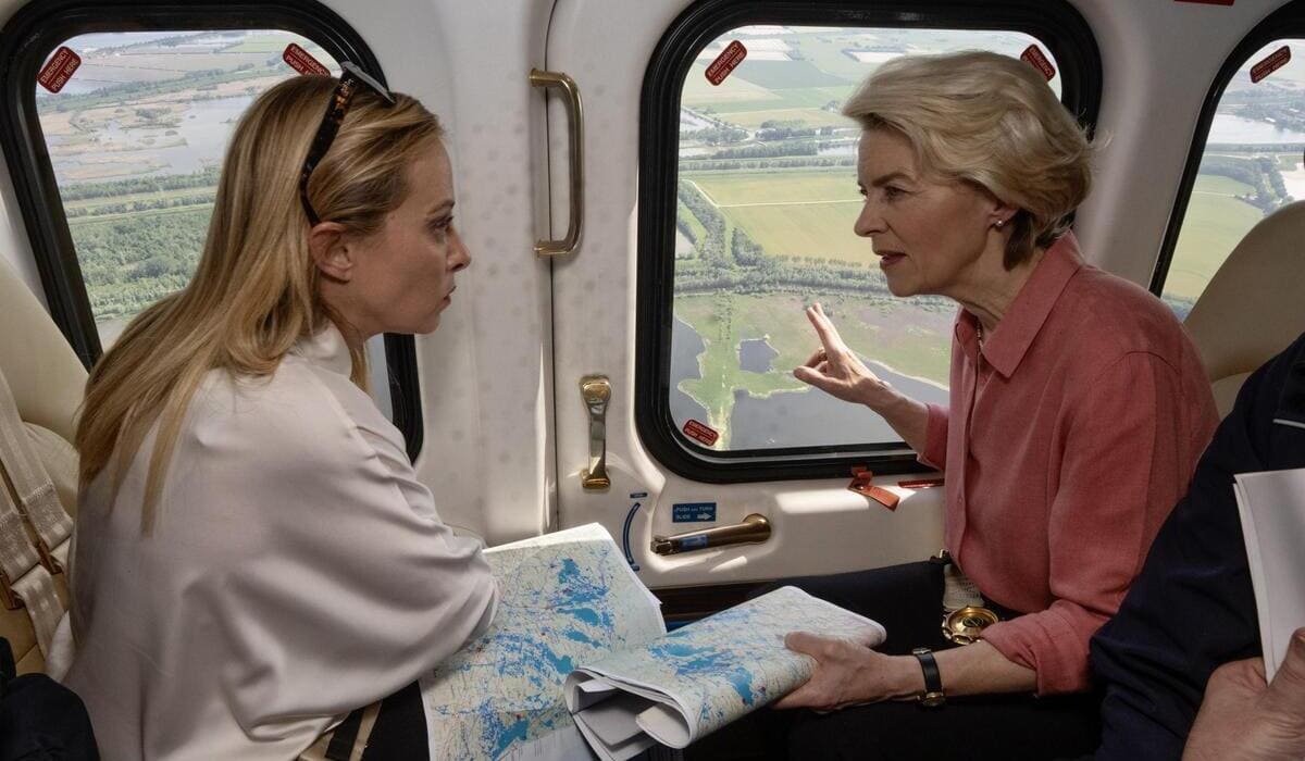 Giorgia Meloni con la presidente della Commissione europea Ursula von der Leyen sorvola l’Emilia-Romagna colpita dall’alluvione, 25 maggio 2023