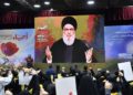 Un'immagine del leader di Hezbollah, Hassan Nasrallah, trasmessa su uno schermo a Beirut, Libano, 11 novembre2023 (Ansa)