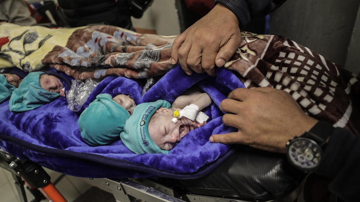 I neonati prematuri evacuati a Gaza dall'ospedale di Al Shifa