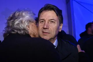 L’estate politica delle coppie scoppiate