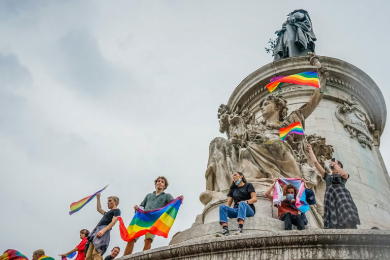 Il gender esiste e lotta contro di noi