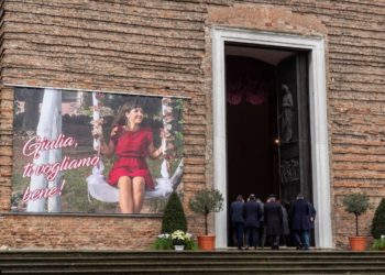Un momento dei funerali di Giulia Cecchettin, Basilica di Santa Giustina a Padova, 5 dicembre 2023 (Ansa)