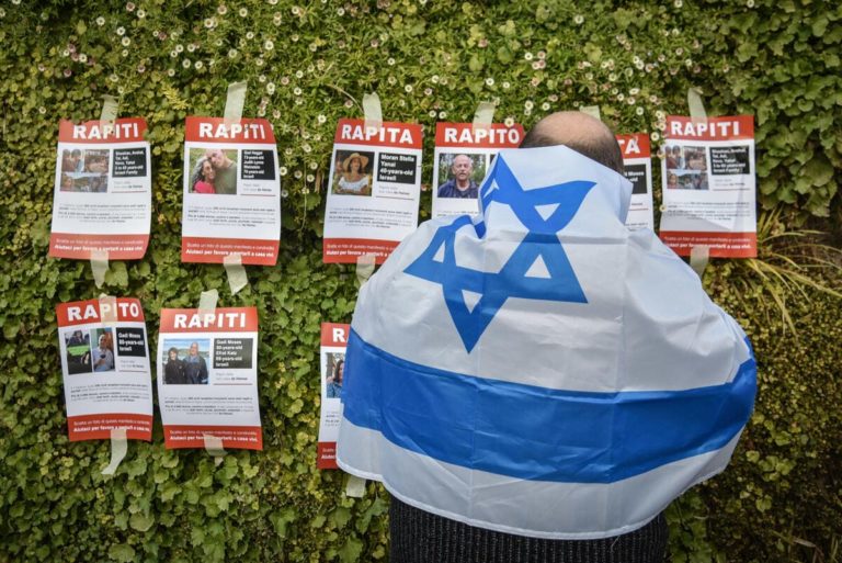 Dàgli a Israele, ma ricorda: resta pur sempre il popolo eletto