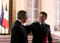 Il presidente francese Emmanuel Macron nel 2022 a Parigi con l’allora presidente del Consiglio italiano Mario Draghi