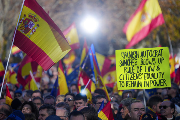 Servirebbe un poco di “vigilanza democratica” anche su quello sciagurato di Sánchez