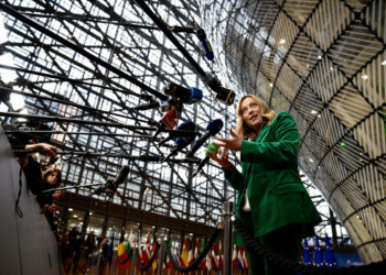 La premier Giorgia Meloni durante un punto stampa al termine di un vertice dell’Unione Europea, Bruxelles, 15 dicembre 2023