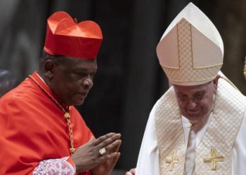 L'arcivescovo cardinale di Kinshasa, capitale del Congo, Fridolin Ambongo insieme a papa Francesco