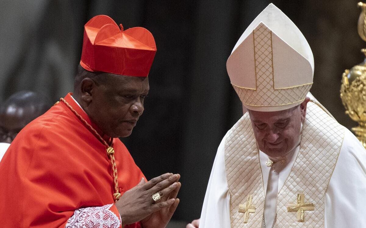 L'arcivescovo cardinale di Kinshasa, capitale del Congo, Fridolin Ambongo insieme a papa Francesco