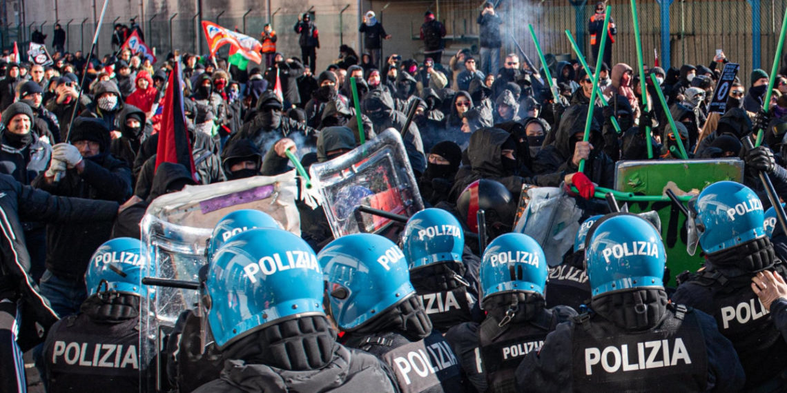 Scontri tra polizia e centri sociali contrari alla presenza di Israele alla fiera degli orafi di Vicenza, 20 gennaio 2024