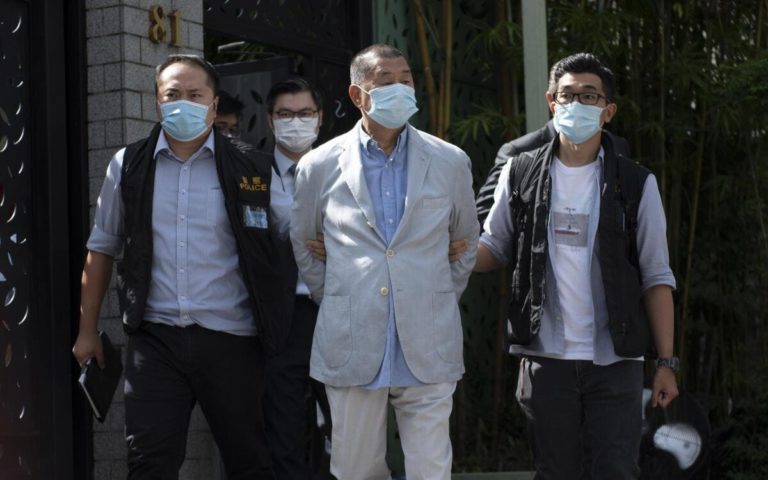 «Io co-cospiratore insieme a Jimmy Lai? Questo processo è una farsa»