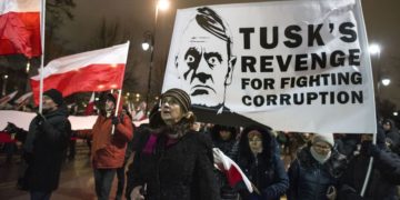 Proteste in Polonia contro il premier Donald Tusk