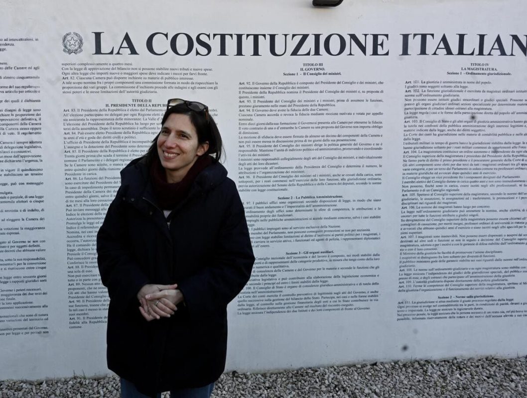 La segretaria del Partito Democratico Elly Schlein in visita ad Aielli (L'Aquila), 13 gennaio 2024 (Ansa)