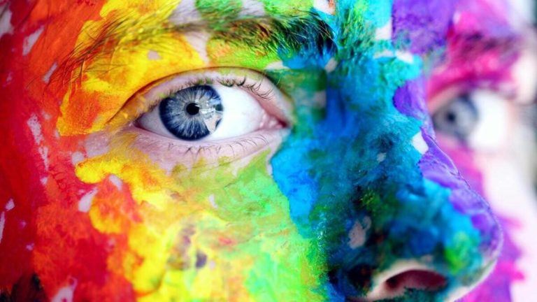 Ripudiata dalla sinistra per aver difeso i bambini dalle cure trans