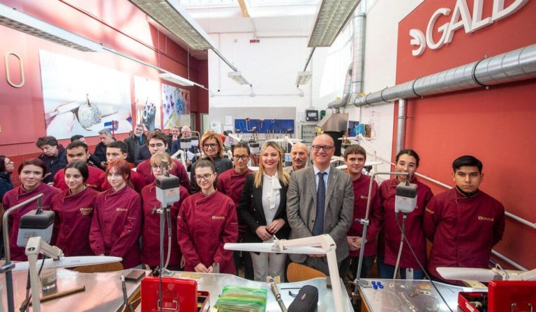 Alla scuola di Valditara, cioè all’opera