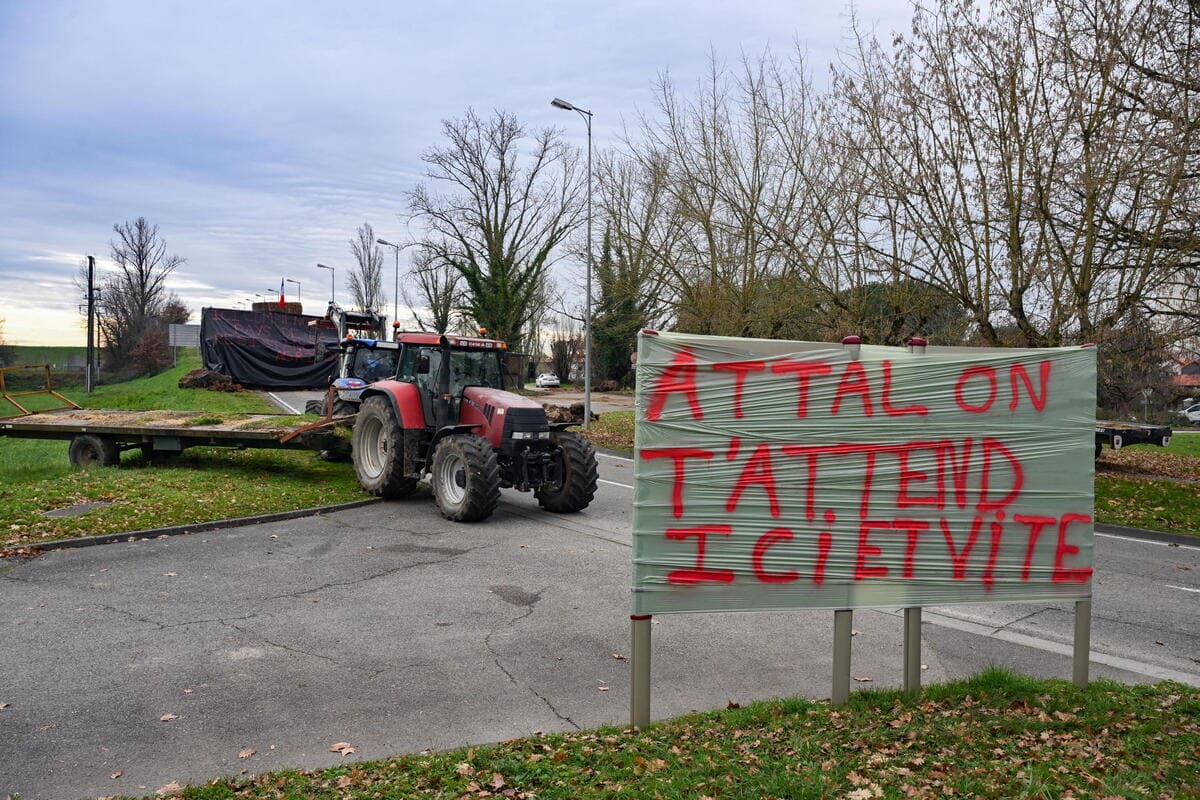 agricoltori Francia Attal