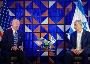 Il presidente americano Joe Biden con quello israeliano Benjamin Netanyahu Tel Aviv, 18 ottobre 2023 (Ansa)