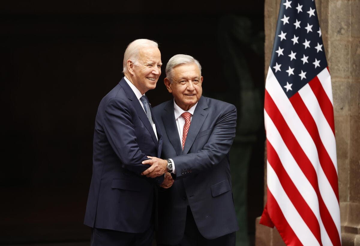 Il presidente degli Stati Uniti Joe Biden con quello messicano Andres Manuel Lopez Obrador, Città del Messico, 9 gennaio 2023 (Ansa)
