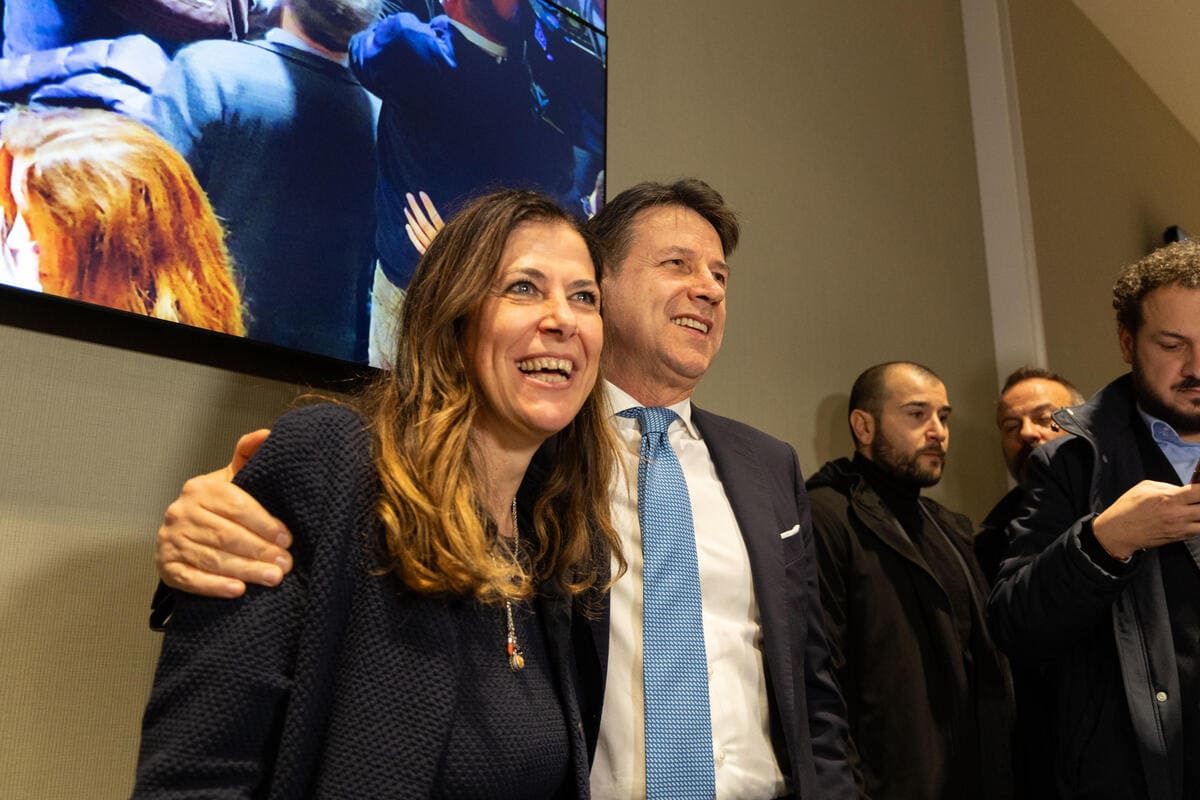 Giuseppe Conte e Alessandra Todde, Cagliari, 27 febbraio 2024 (Ansa)