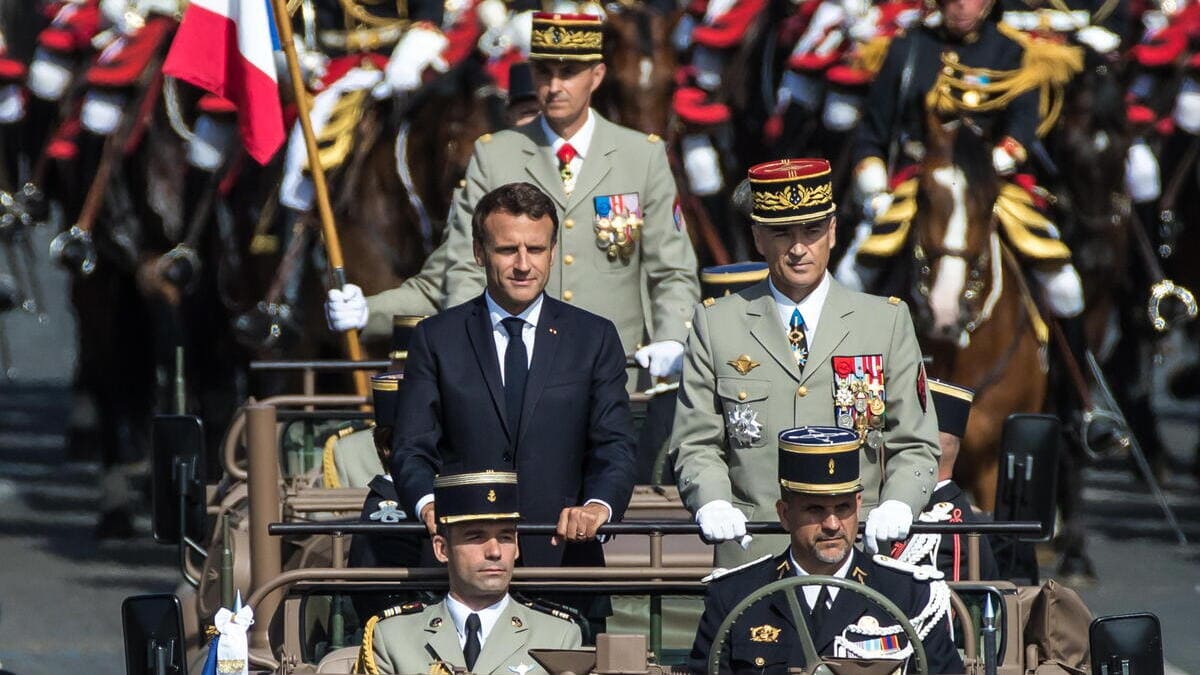 Il presidente francese alla parata del 14 luglio 2022