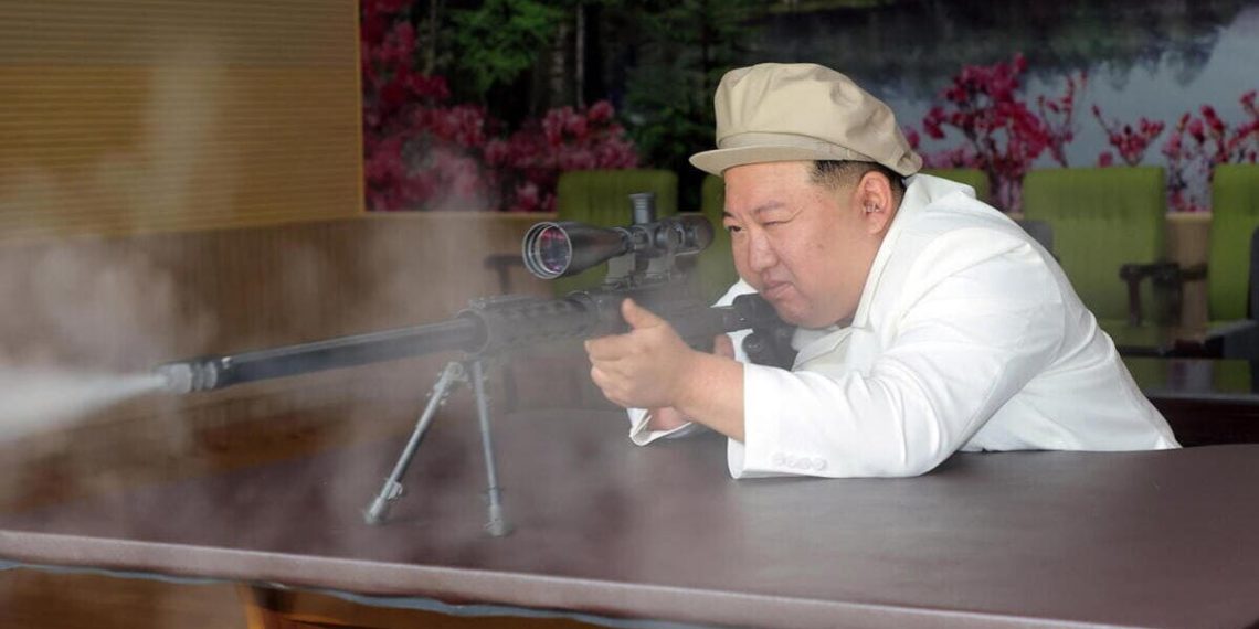 Kim Jong-un testa le munizioni in dotazione all'esercito della Nord Corea