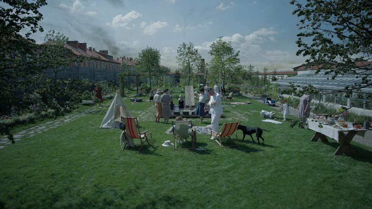 Fotogramma del film “La zona d’interesse” di Jonathan Glazer