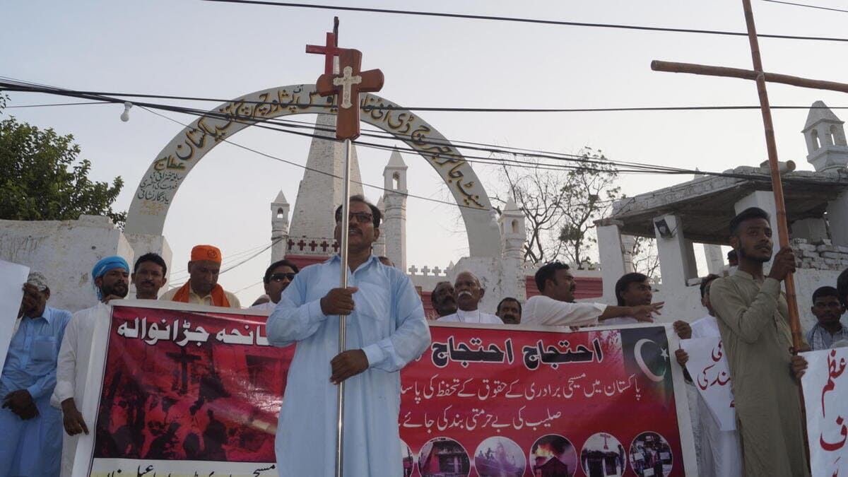 I cristiani perseguitati di Jaranwala protestano contro le violenze dei musulmani in Pakistan
