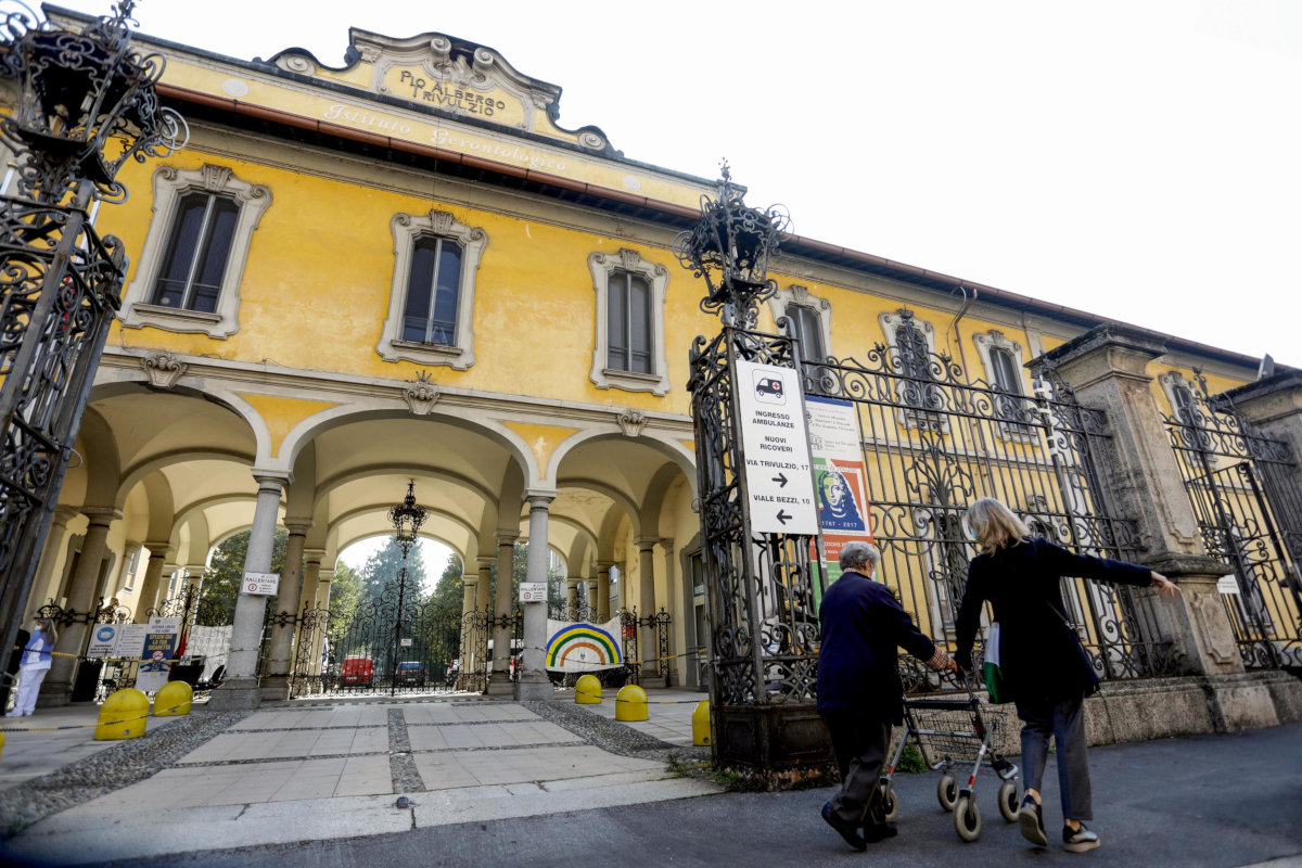 L’ingresso del Pio Albergo Trivulzio a Milano