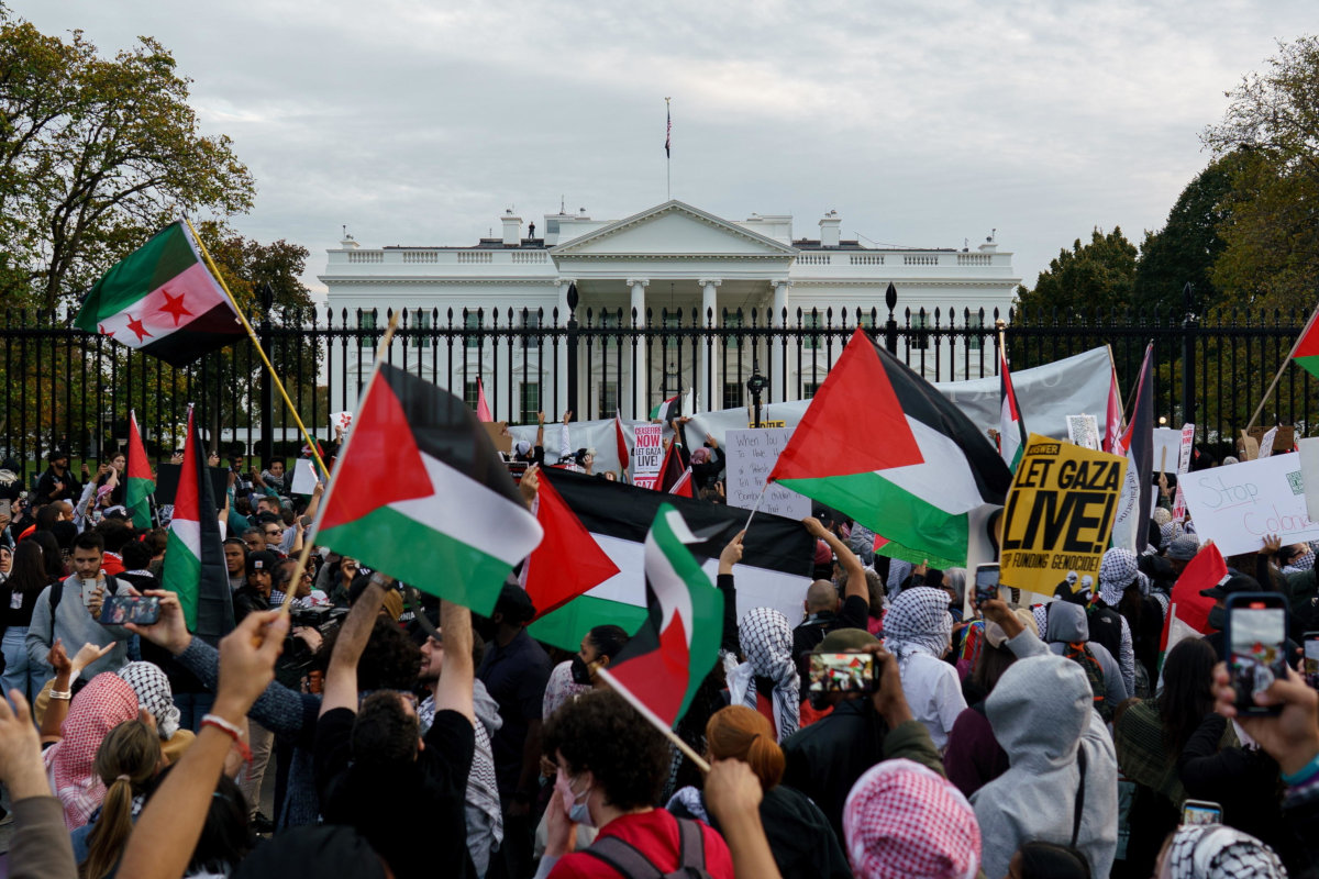 Protesta davanti alla Casa Bianca contro la guerra a Gaza, 4 novembre 2023