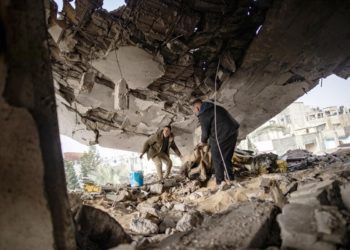 Case distrutte a Rafah, sud della Striscia di Gaza, 10 febbraio 2024 (Ansa)