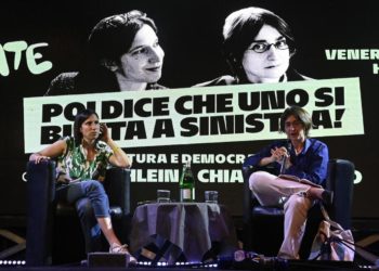 La segretaria del Pd, Elly Schlein (a sinistra) e la scrittrice Chiara Valerio durante un incontro a Roma nel luglio 2023 (foto Ansa)
