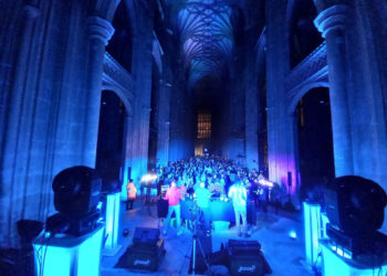 Serata “silent disco” nella cattedrale di Canterbury (foto da Instagram)