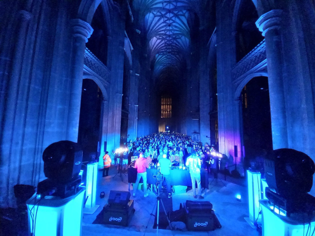 Serata “silent disco” nella cattedrale di Canterbury (foto da Instagram)