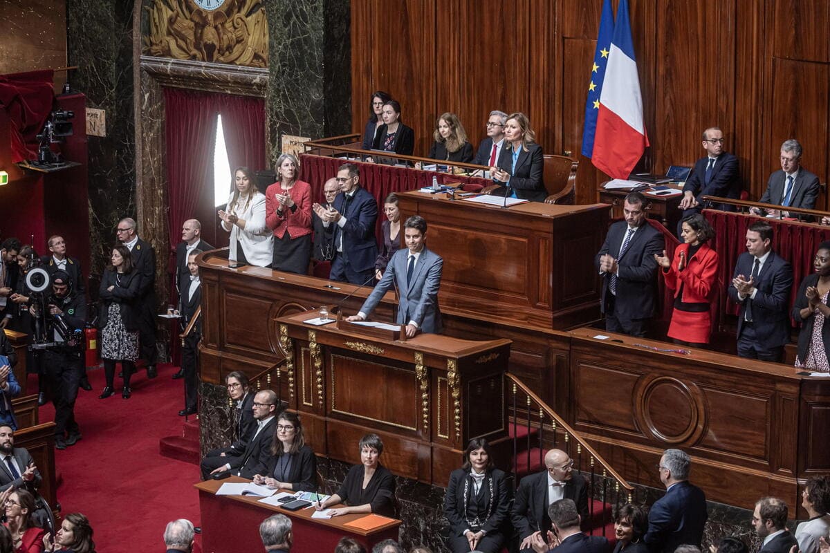 Il primo ministro francese Gabriel Attal in Parlamento durante la discussione dell'approvazione del diritto costituzionale all'aborto, Parigi, Francia, 4 marzo 2024 (Ansa)