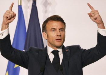 Il presidente francese Emmanuel Macron lancia la legge sull'eutanasia