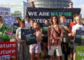 Ambientalisti davanti all’Europarlamento a Strasburgo con Greta Thunberg per chiedere l’approvazione della legge sul ripristino della natura, 11 luglio 2023