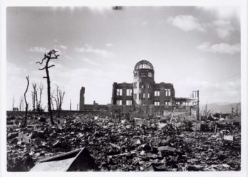 La città di Hiroshima, Giappone, dopo essere stata colpita dalla bomba atomica il 6 agosto 1945 (Ansa)